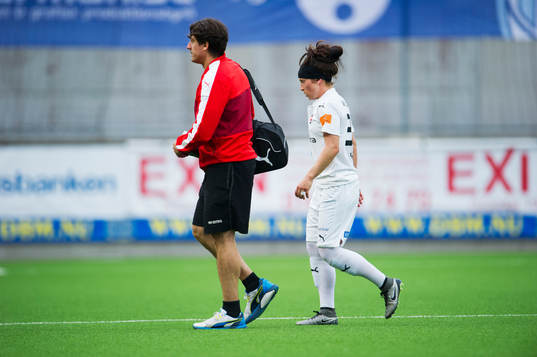 Rosengårds Ella Masar lämnar planen skadad