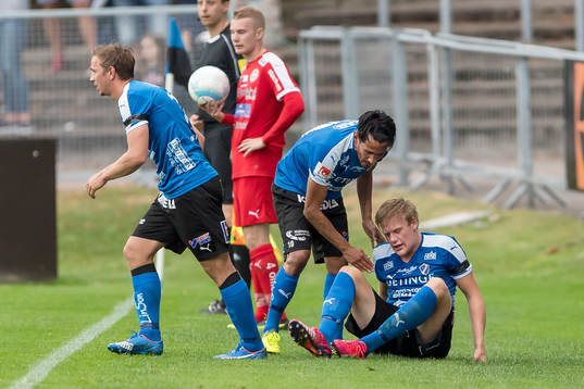 Halmstads Alexander Arvidsson blir gör sig illa