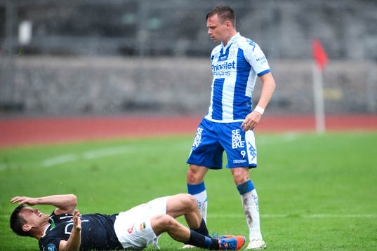 Strömsgodsets Tommy Höiland och IFK Göteborgs Jakob