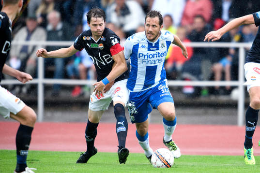Strömsgodsets Lars Christopher Vilsvik och IFK Göteborgs