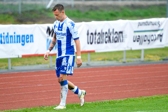 IFK Göteborgs Jakob Ankersen lämnar planen