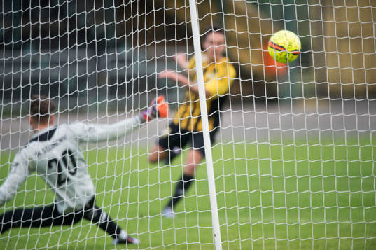 IFK Hässleholms Karim Al-Asi gör 4-0 med en riktig strut