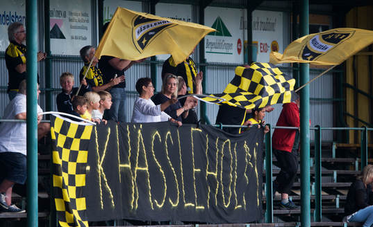 IFK Hässleholms supporterklack i matchen i division 2