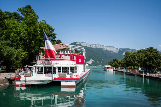 Lake Annecy  där Island har sitt basläger