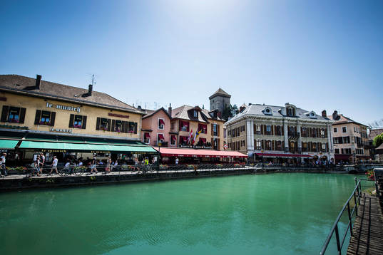 Lake Annecy  där Island har sitt basläger