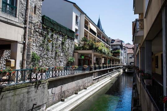 Annecy stad där Island har sitt basläger