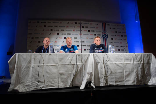 Islands Eidur Gudjohnsen och förbundskapten Heimir