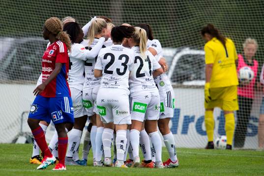 Vittsjös målvakt Katlynn Fraine deppar i bakgrunden medan