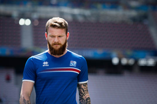 Aron Gunnarsson på Islands fotbollslandslags träning