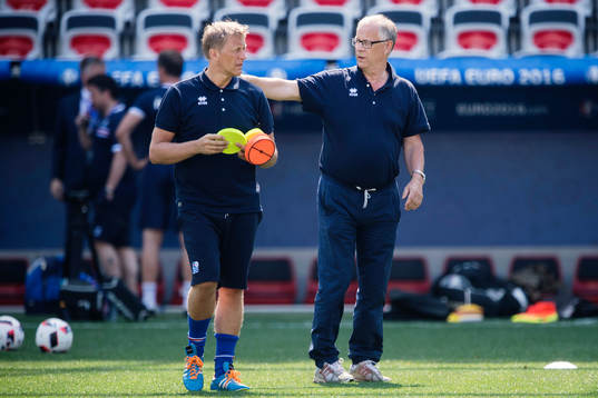Förbundskaptener Heimir Hallgrimsson och Lars Lagerbäck