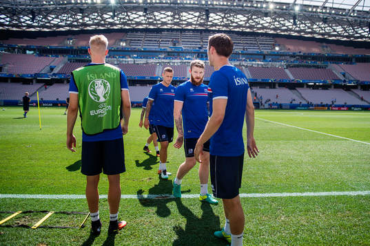 Aron Gunnarsson  på Islands fotbollslandslags träning