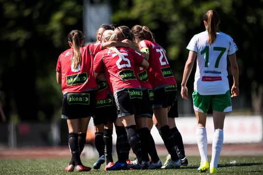 LB07s spelare jublar