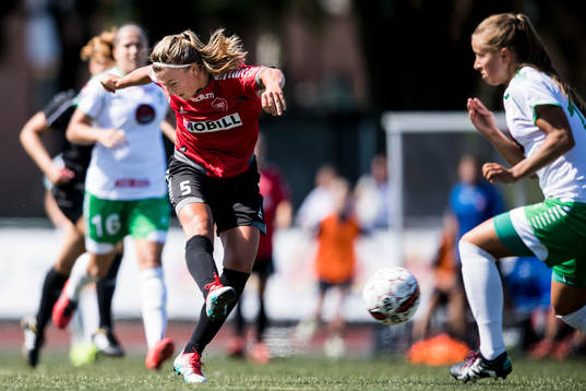 LB07s Olivia Welin testar skott