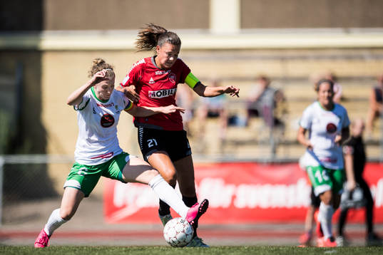 Hammarbys Olga Ekblom och LB07s Anna Welin