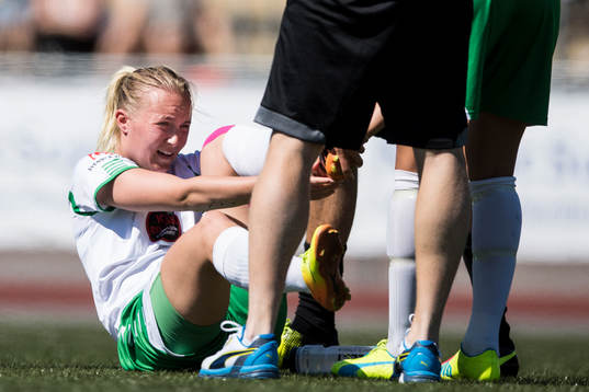 Hammarbys Linnéa Eriksson har ont i foten