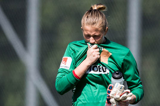 Hammarbys målvakt Lina Ringshamre deppar