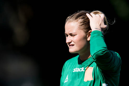 Hammarbys målvakt Lina Ringshamre deppar