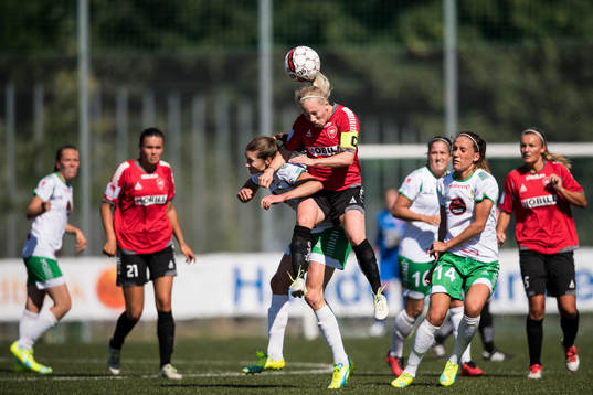 LB07s Mia Persson och Hammarbys Madeleine Tegström
