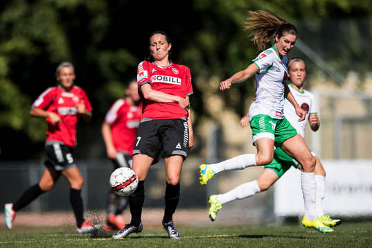 LB07s Malin Gunnarsson och Hammarbys Madeleine Tegström