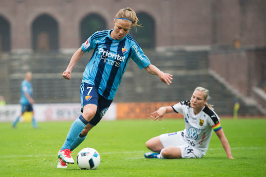 Djurgårdens Katrin Schmidt och Umeås Lisa Lantz