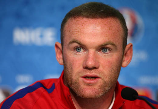 I denna handout-bild från UEFA ses Wayne Rooney  på