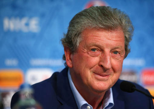 I denna handout-bild från UEFA ses  förbundskapten Roy