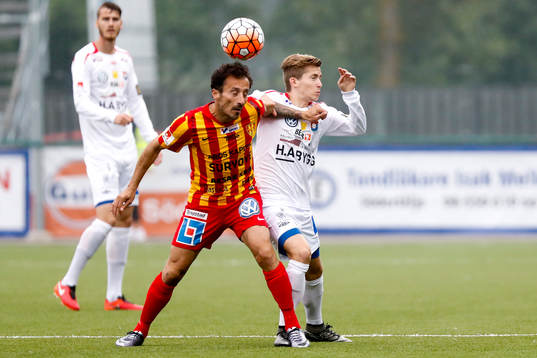 Syrianskas Louay Chanko och Örgrytes Andreas Östling