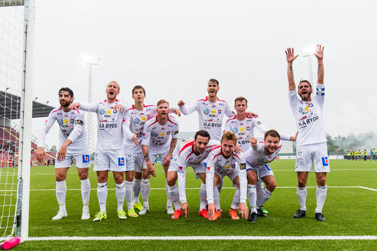 Bläddra bland fler bilder av Fotboll, Superettan, Syrianska - Örgryte