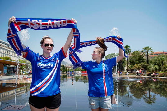 Hanna Dora Jonsdottir och Asta Magnea Einarsdottir är