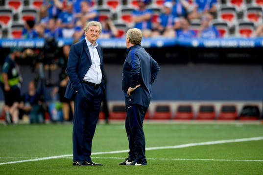 Englands förbundskapten Roy Hodgson är ute och känner