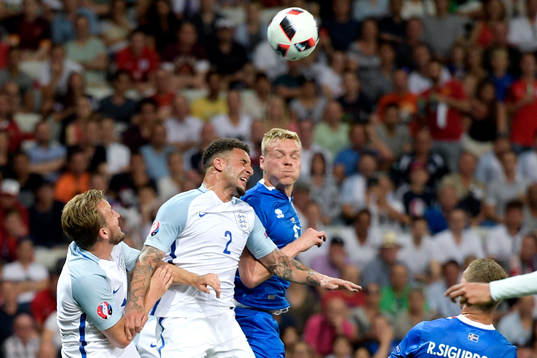 Islands Kolbeinn Sigthorsson och Englands Harry Kane och