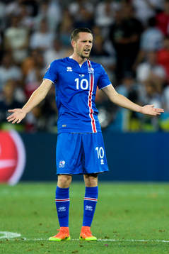 Islands Gylfi Sigurdsson reagerar