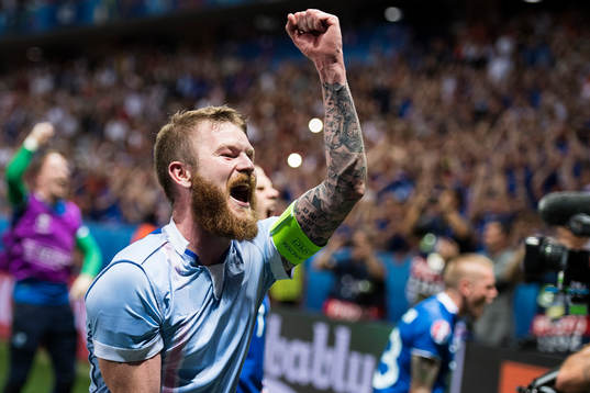 Islands Aron Gunnarsson jublar