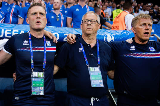 Islands förbundskaptener Lars Lagerbäck (m) och  Heimir