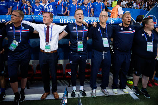 Islands förbundskaptener Lars Lagerbäck (m) och  Heimir