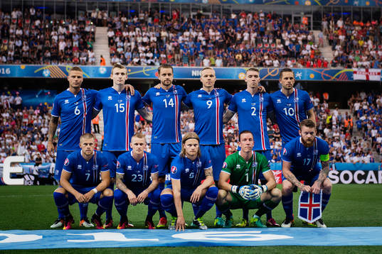 Islands spelare ställer upp för en lagbild
