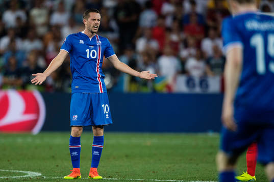 Islands Gylfi Sigurdsson reagerar