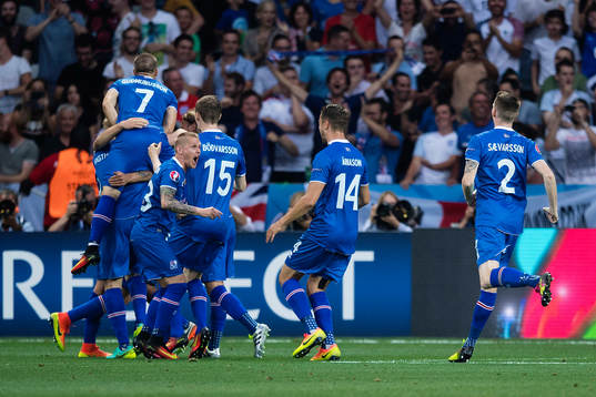 Islands Ragnar Sigurdsson jublar