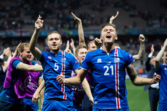 Islands Sverrir Ingason och Arnor Ingvi Traustason jublar