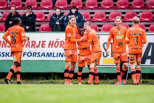 Varbergs Thomas Boakye har gjort 0-1 och jublar med