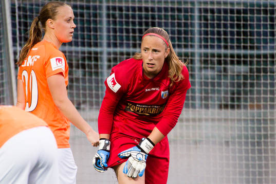 Göteborgs målvakt Loes Guerts deppar