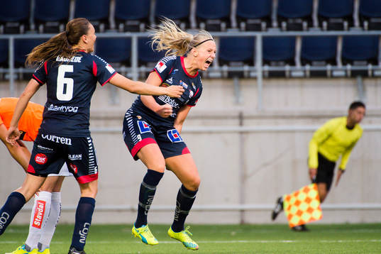 Linköpings Stina Blackstenius jublar