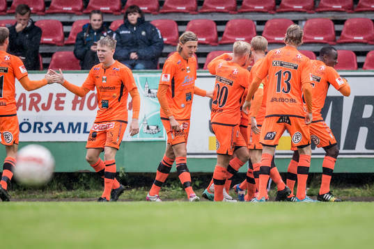 Varbergs Thomas Boakye har gjort 0-1 och jublar med