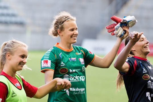 Linköpings målvakt Cajsa Andersson jublar