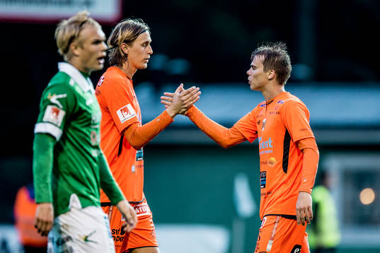 Varbergs Joakim Lindner och Varbergs Joel Palmquist jublar