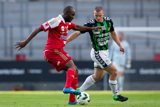 Degerfors Boris Lumbana mot GAIS James Sinclair
