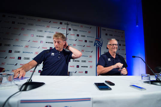 Islands förbundskaptener Heimir Hallgrimsson och Lars