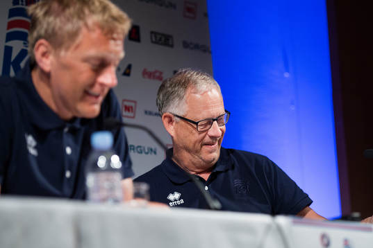 Islands förbundskaptener Heimir Hallgrimsson och Lars