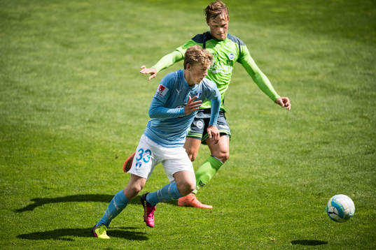 Malmö FFs Teddy Bergqvist och Odense Jeppe Tverskov