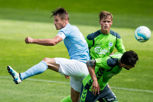 Malmö FFs Markus Rosenberg mot Odense Joao Pereira och